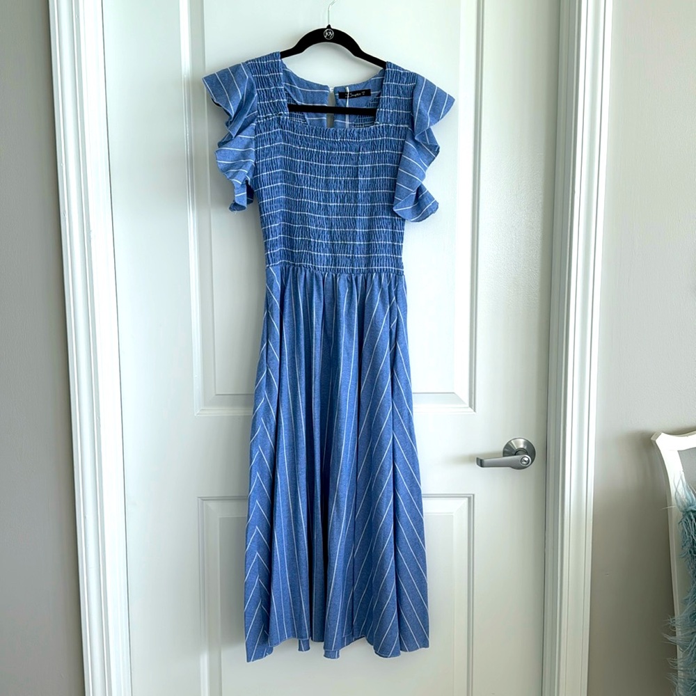 Simplee Striped Smocked Chambray Dress sz M